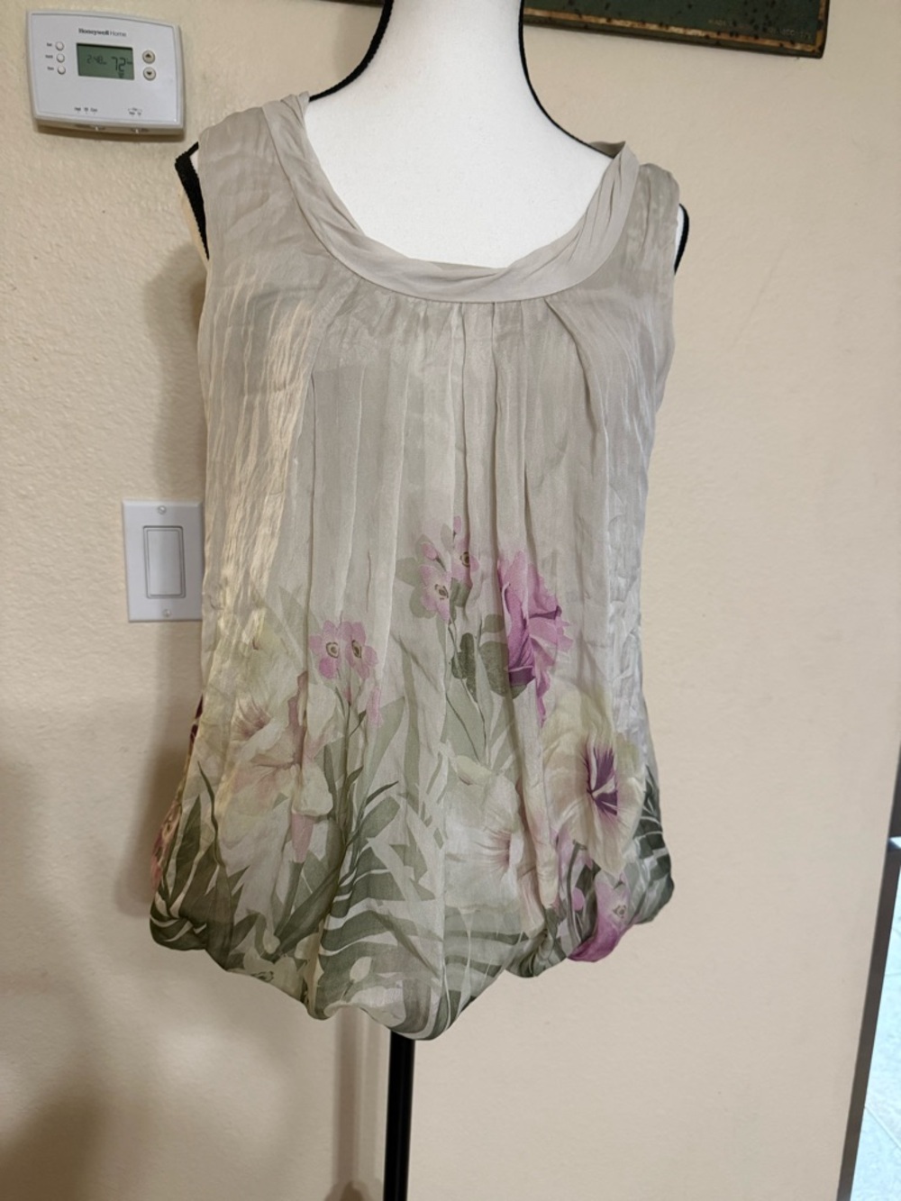 Charlie B Silk Blend Tropical Island Summer Top Sleeveless Petite Small Floral
